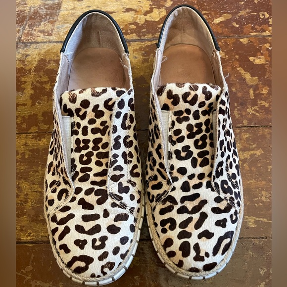 J/Slides Animal Print Leather Slip on Sneakers - Picture 2 of 6